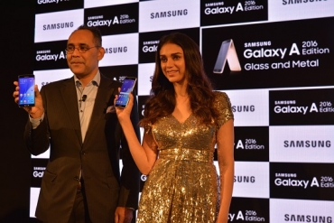 Samsung Reinvigorates Style quotient for Smartphones