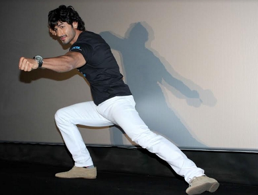 Watch Knockouts @ 7 with Vidyut Jamwal on MOVIES NOW