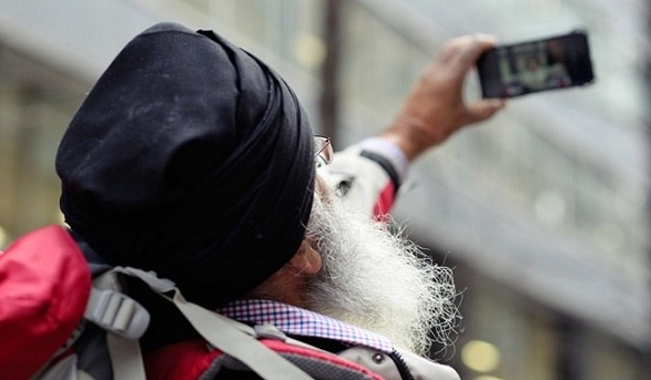 India’s youth are less reliant on their smartphone than older generations 2 India’s youth are less reliant on their smartphone than older generations