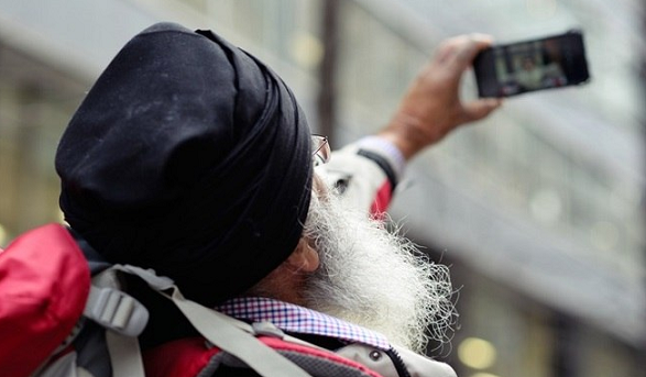 India’s youth are less reliant on their smartphone than older generations