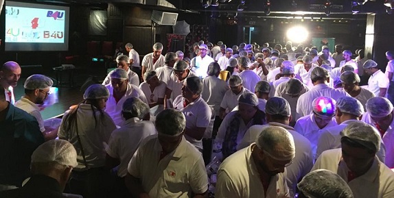 B4U Network Employee’s pack & share 30000 meals with under privileged children