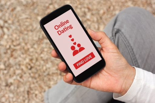 72% people celebrating Valentine’s Day are happy turning to dating apps for love