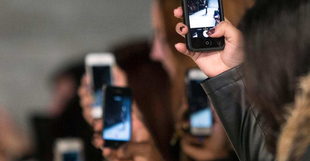 40% smartphone users upgrade their devices within a year