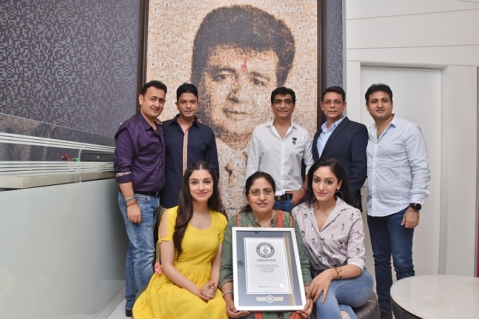 T Series CMD Bhushan Kumar receives offical certifcate from Guinnes World Records 2 T Series CMD Bhushan Kumar receives offical certifcate from Guinnes World Records