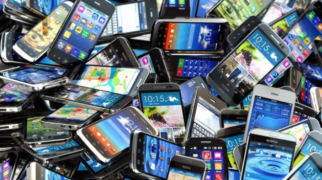 Worldwide Smartphone Sales Will Decline 2.5% in 2019 2 Worldwide Smartphone Sales Will Decline 2.5% in 2019