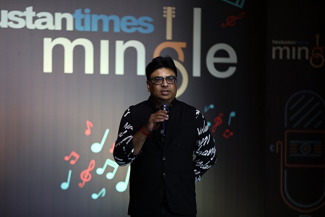 Corporate head honchos come together to perform Bollywood classics at Hindustan Times Mingle