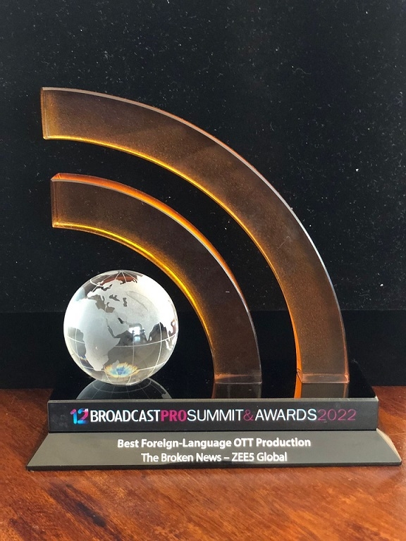 Sonali Bendre starrer ZEE5 Global original “The Broken News” wins award at the BroadcastPro ME Summit & Awards