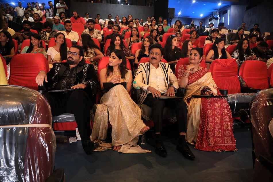 Zee Kannada's Grand Movie Premiere: 5 Directors, 5 Films, and 5 Mahanati Finalists Dazzle the Silver Screen 2 Zee Kannada's Grand Movie Premiere: 5 Directors, 5 Films, and 5 Mahanati Finalists Dazzle the Silver Screen