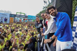 Skechers Ambassadors Kartik Aaryan and Ananya Panday join the 6th Walkathon