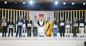 PM Felicitates Top 12 Winners of HT@100 My Country My Lens